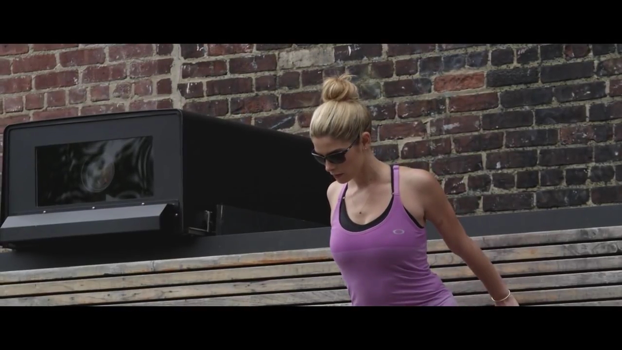 ashley-greene-dot-nl_2014OakleyWoman0012.jpg