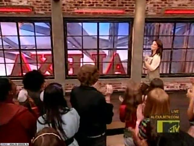 Ashley-Greene_dot_nl-AlexaChung24nov09-00008.jpg