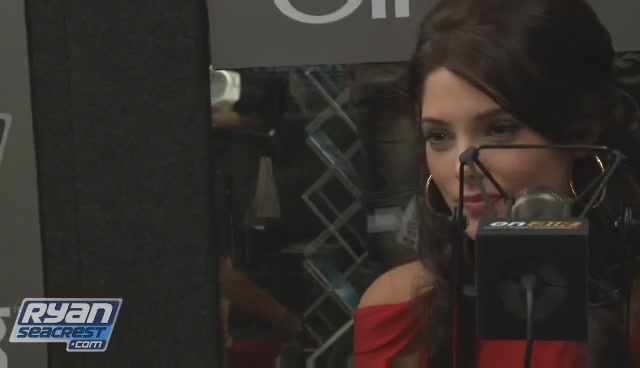 Ashley-Greene-dot-nl_2009RyanSeacrest0024.jpg