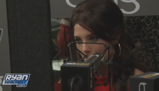 Ashley-Greene-dot-nl_2009RyanSeacrest0026.jpg