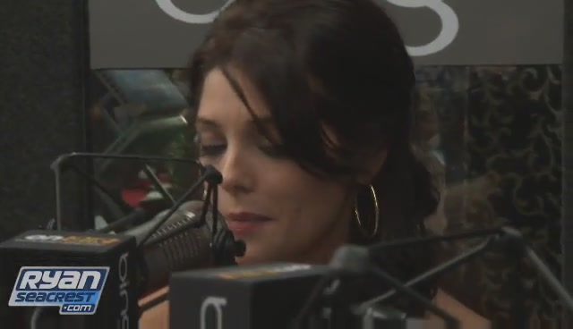 Ashley-Greene-dot-nl_2009RyanSeacrest0058.jpg