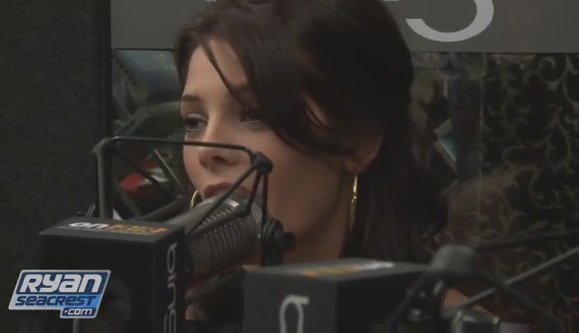 Ashley-Greene-dot-nl_2009RyanSeacrest0059.jpg