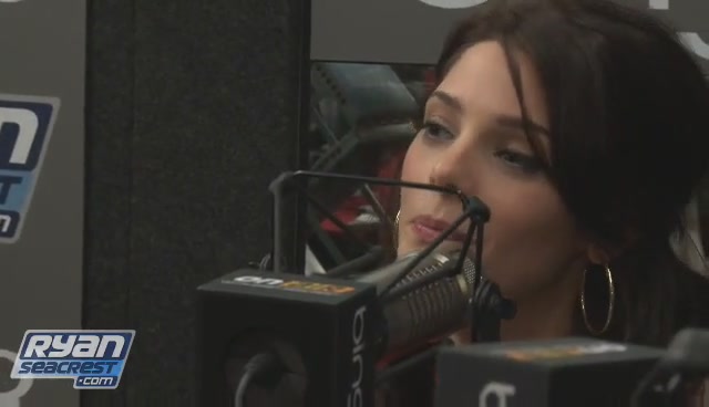 Ashley-Greene-dot-nl_2009RyanSeacrest0061.jpg