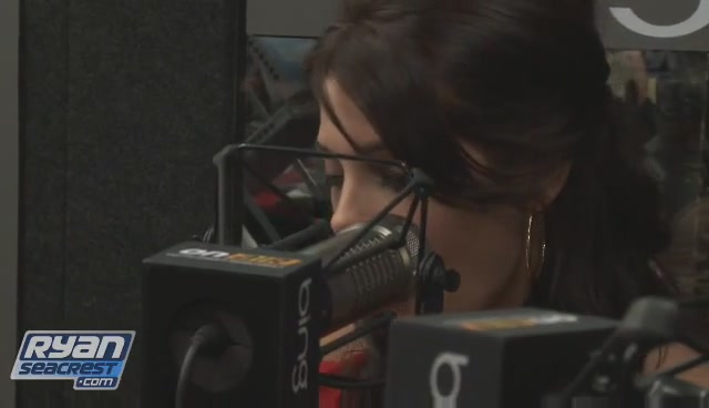 Ashley-Greene-dot-nl_2009RyanSeacrest0070.jpg Ashley-Greene-dot-nl_2009RyanSeacrest0070.jpg