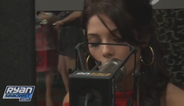 Ashley-Greene-dot-nl_2009RyanSeacrest0072.jpg Ashley-Greene-dot-nl_2009RyanSeacrest0072.jpg