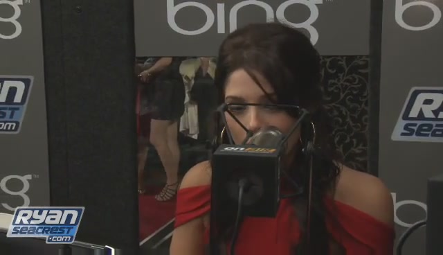 Ashley-Greene-dot-nl_2009RyanSeacrest0074.jpg
