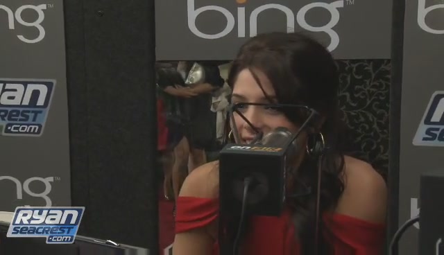Ashley-Greene-dot-nl_2009RyanSeacrest0076.jpg