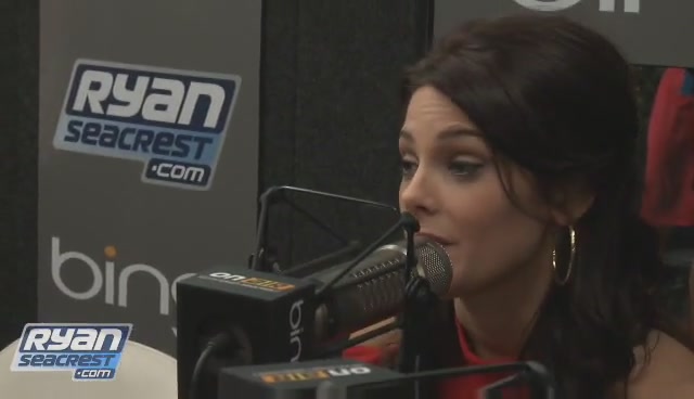 Ashley-Greene-dot-nl_2009RyanSeacrest0086.jpg