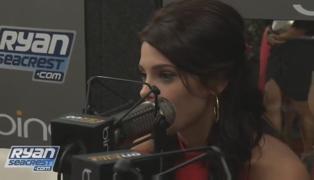 Ashley-Greene-dot-nl_2009RyanSeacrest0087.jpg