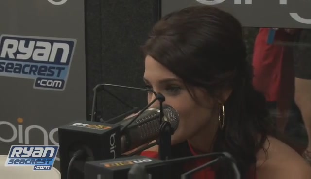 Ashley-Greene-dot-nl_2009RyanSeacrest0089.jpg