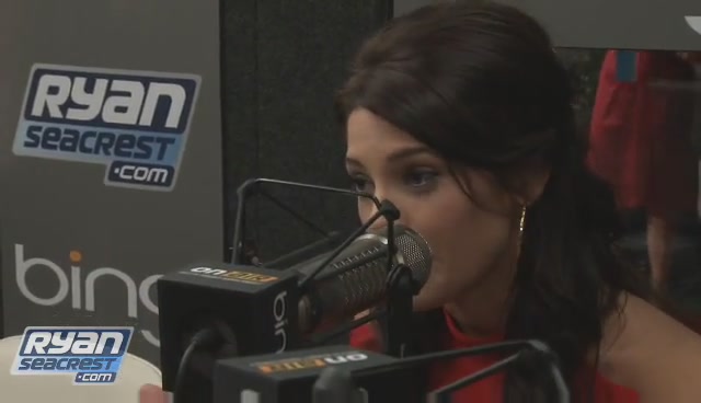 Ashley-Greene-dot-nl_2009RyanSeacrest0090.jpg