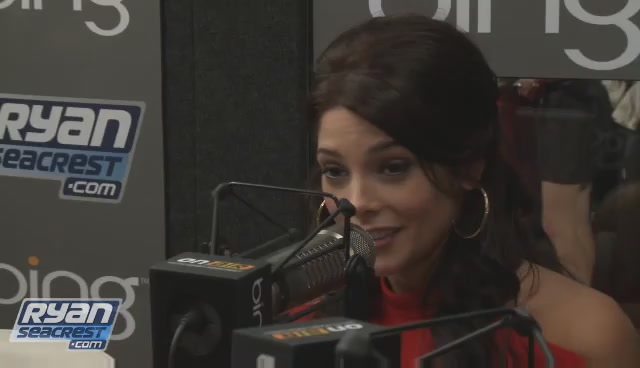 Ashley-Greene-dot-nl_2009RyanSeacrest0094.jpg