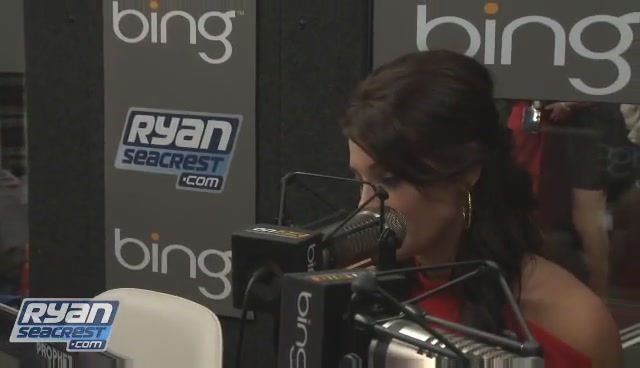 Ashley-Greene-dot-nl_2009RyanSeacrest0097.jpg