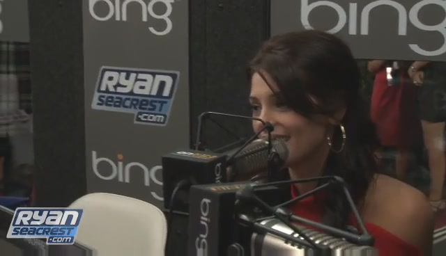 Ashley-Greene-dot-nl_2009RyanSeacrest0102.jpg