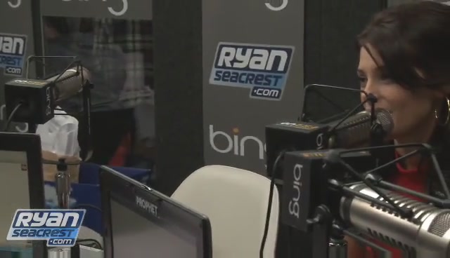 Ashley-Greene-dot-nl_2009RyanSeacrest0104.jpg