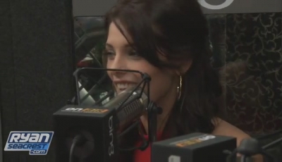 Ashley-Greene-dot-nl_2009RyanSeacrest0017.jpg