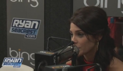 Ashley-Greene-dot-nl_2009RyanSeacrest0093.jpg