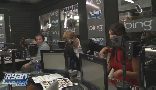 Ashley-Greene-dot-nl_2009RyanSeacrest0127.jpg