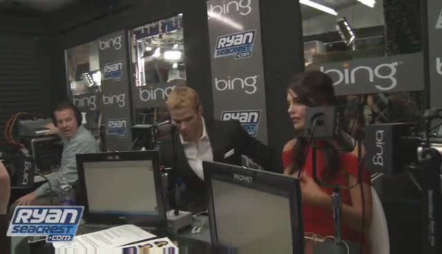 Ashley-Greene-dot-nl_2009RyanSeacrest0128.jpg