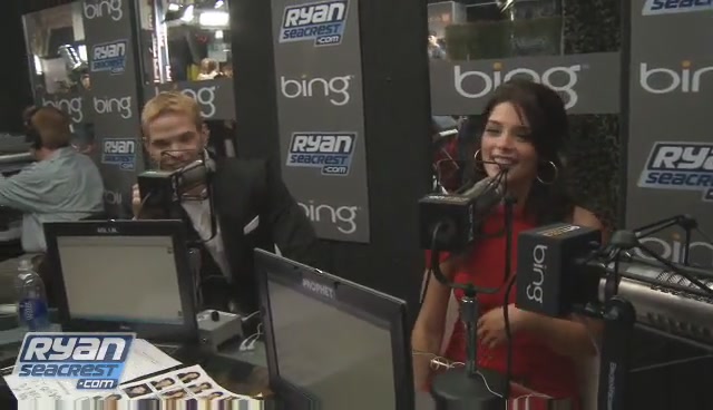Ashley-Greene-dot-nl_2009RyanSeacrest0147.jpg