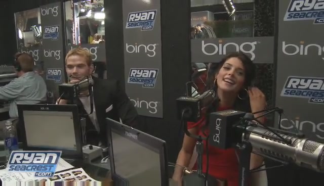 Ashley-Greene-dot-nl_2009RyanSeacrest0148.jpg