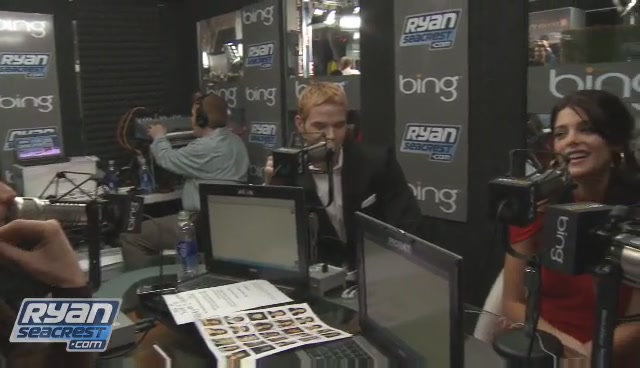 Ashley-Greene-dot-nl_2009RyanSeacrest0158.jpg