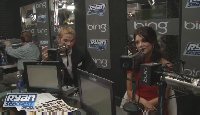 Ashley-Greene-dot-nl_2009RyanSeacrest0159.jpg