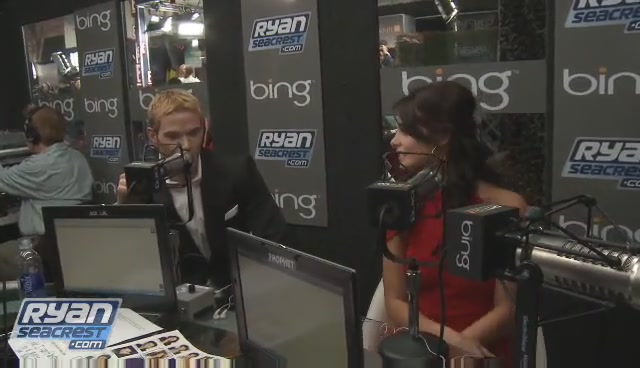 Ashley-Greene-dot-nl_2009RyanSeacrest0160.jpg