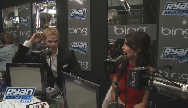 Ashley-Greene-dot-nl_2009RyanSeacrest0162.jpg