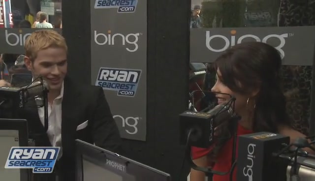 Ashley-Greene-dot-nl_2009RyanSeacrest0164.jpg