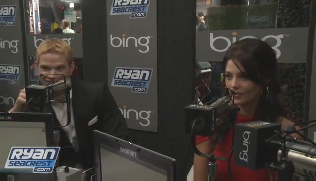 Ashley-Greene-dot-nl_2009RyanSeacrest0165.jpg