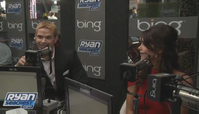 Ashley-Greene-dot-nl_2009RyanSeacrest0166.jpg