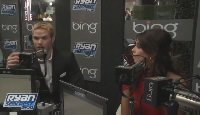 Ashley-Greene-dot-nl_2009RyanSeacrest0168.jpg