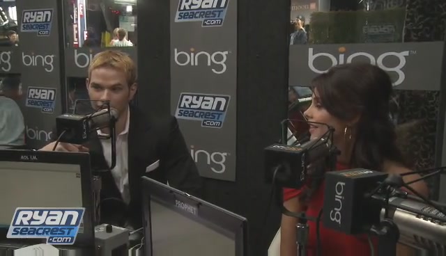 Ashley-Greene-dot-nl_2009RyanSeacrest0169.jpg