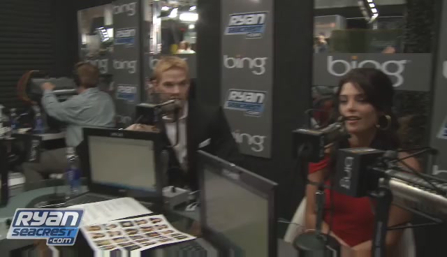 Ashley-Greene-dot-nl_2009RyanSeacrest0170.jpg