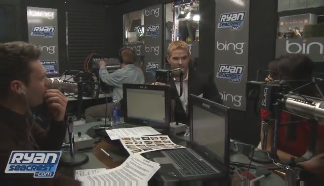 Ashley-Greene-dot-nl_2009RyanSeacrest0173.jpg