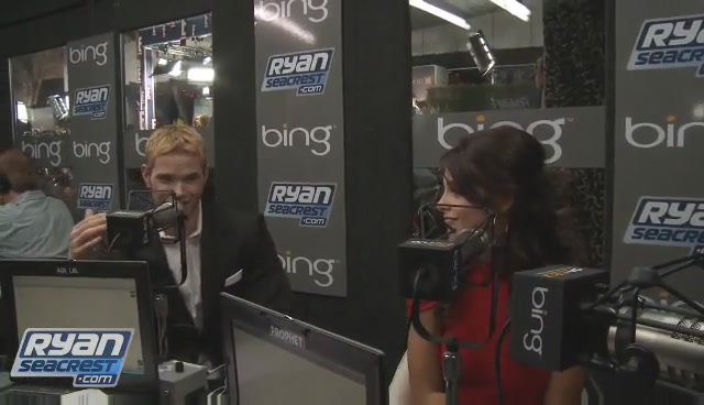 Ashley-Greene-dot-nl_2009RyanSeacrest0179.jpg