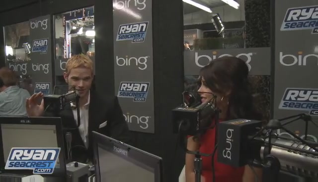 Ashley-Greene-dot-nl_2009RyanSeacrest0180.jpg