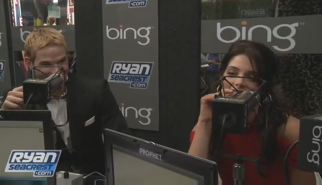 Ashley-Greene-dot-nl_2009RyanSeacrest0197.jpg