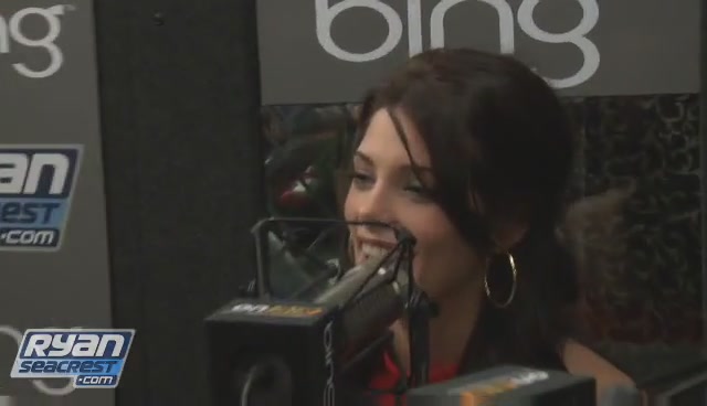 Ashley-Greene-dot-nl_2009RyanSeacrest0216.jpg