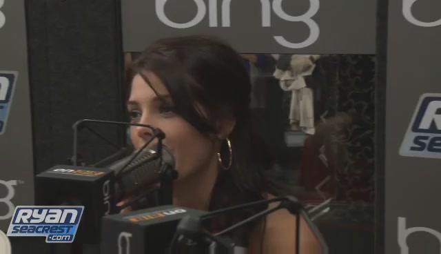 Ashley-Greene-dot-nl_2009RyanSeacrest0223.jpg