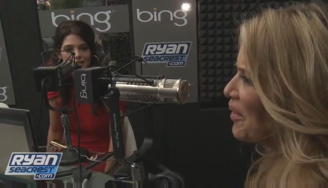 Ashley-Greene-dot-nl_2009RyanSeacrest0229.jpg