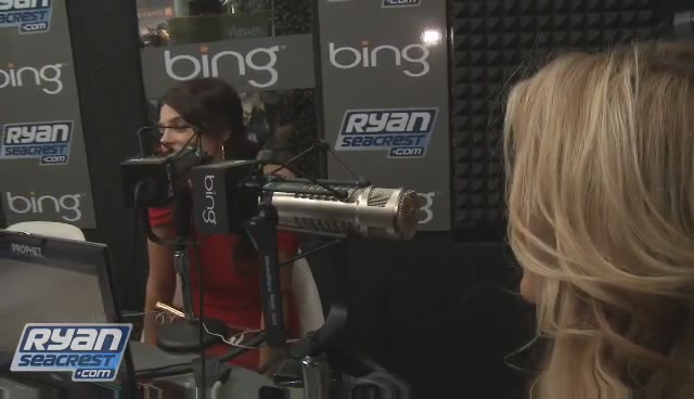 Ashley-Greene-dot-nl_2009RyanSeacrest0233.jpg