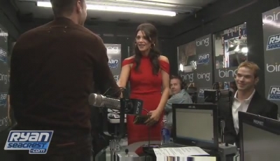 Ashley-Greene-dot-nl_2009RyanSeacrest0114.jpg