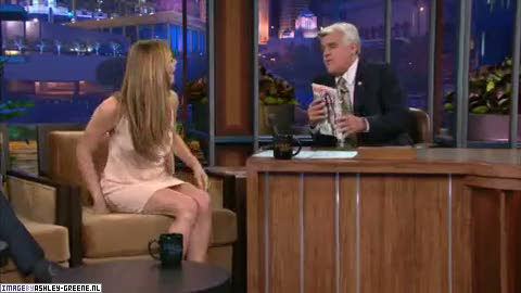 AshleyGreene_dot_nl-AchterdeSchermen14Juli2010JayLeno00017.jpg