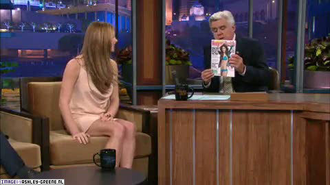 AshleyGreene_dot_nl-AchterdeSchermen14Juli2010JayLeno00020.jpg