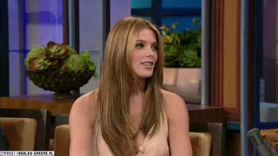 AshleyGreene_dot_nl-AchterdeSchermen14Juli2010JayLeno00028.jpg