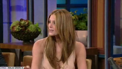 AshleyGreene_dot_nl-AchterdeSchermen14Juli2010JayLeno00031.jpg