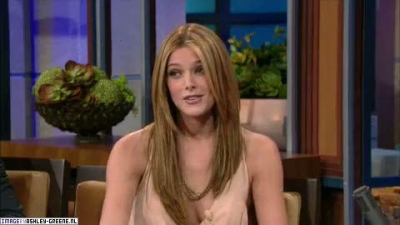 AshleyGreene_dot_nl-AchterdeSchermen14Juli2010JayLeno00032.jpg