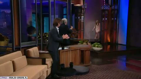 AshleyGreene_dot_nl-AchterdeSchermen14Juli2010JayLeno00001.jpg